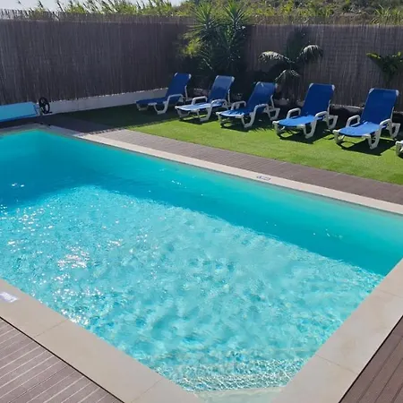 Гостевой дом Villa Seabreeze Piscina Aquecida Privada Vista Mar Perto Da Ericeira 4*